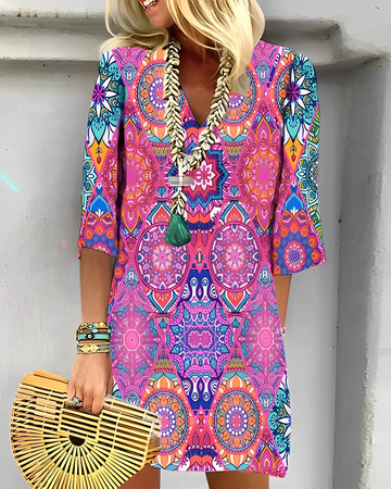 Kaylan - Kleid mit V-Ausschnitt und geometrischem Muster
