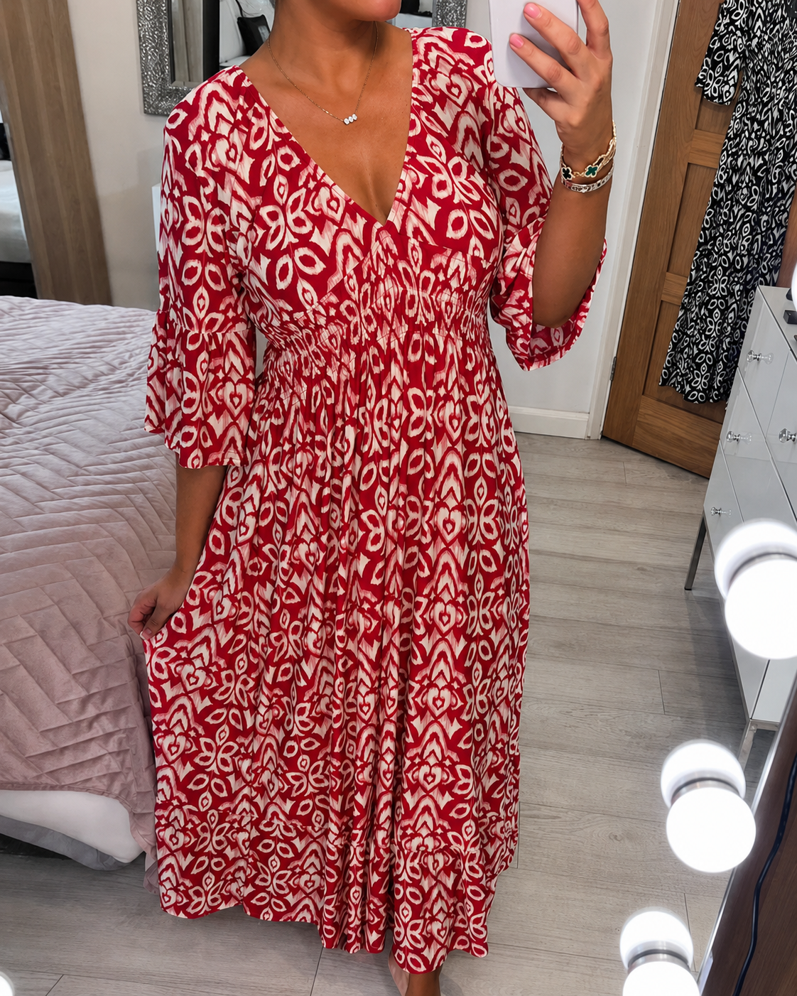 Yvonne - Elegantes Kleid mit Highlights