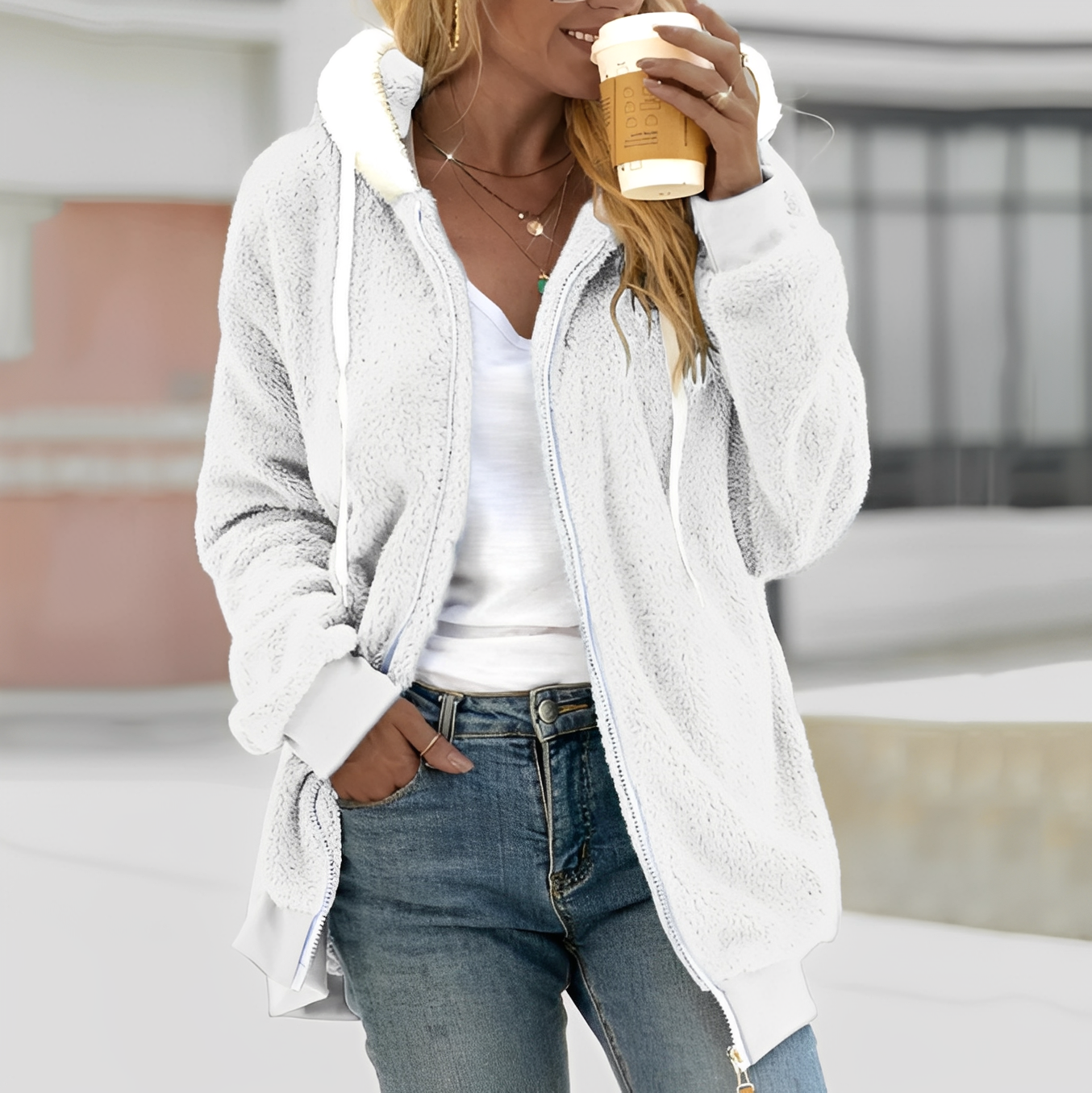Chloe - Bequeme Damenjacke mit Kapuze