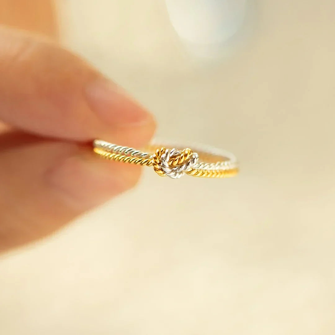Ring der Verbindung zwischen Mutter und Tochter - Ring mit 2 Strängen und Knoten