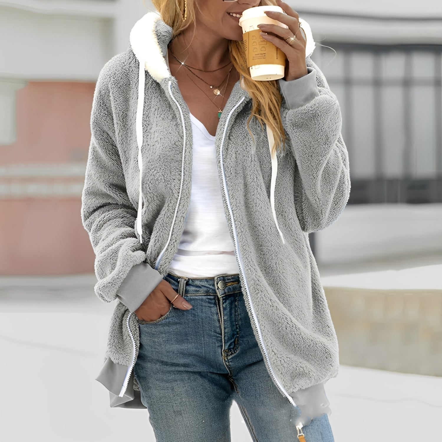 Chloe - Bequeme Damenjacke mit Kapuze