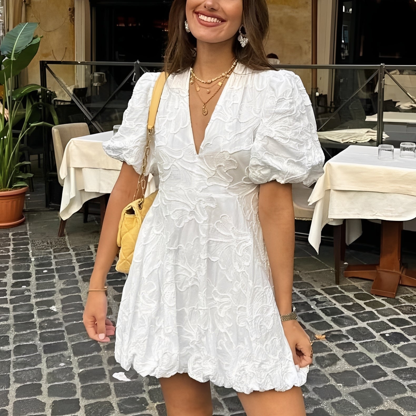 Claudia - Elegantes Besticktes Minikleid