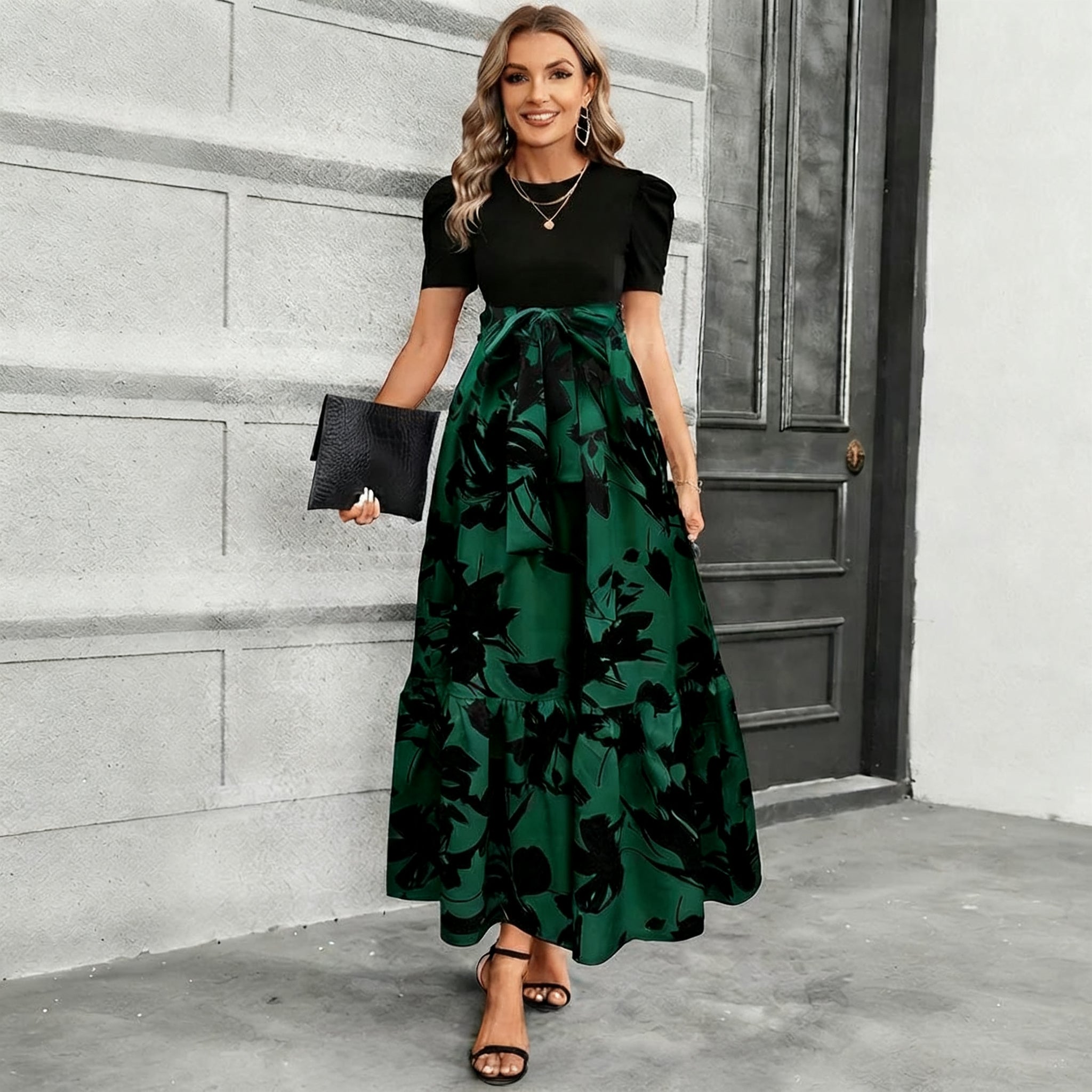 Astrid - Stilvolles Kleid mit Blumendesign