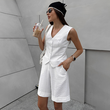 Ruth - Bequemes ärmelloses Set aus Weste und Shorts