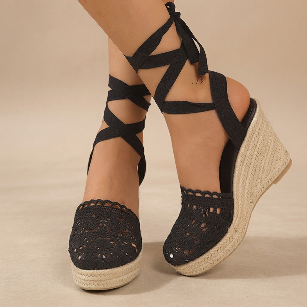 Jeanede - Schicke Sandalen mit Keilabsatz und Schnürelementen