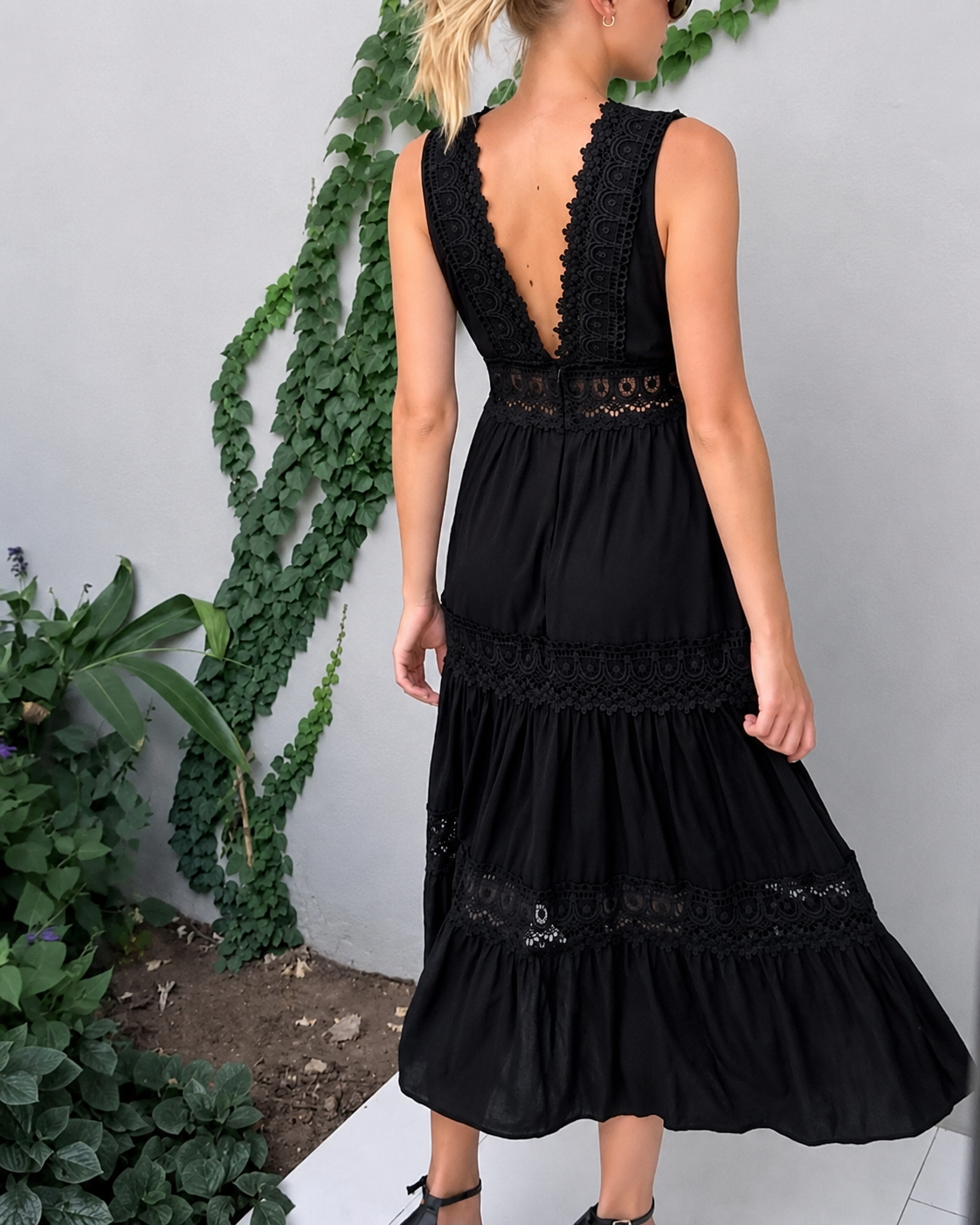 Shaquira - Trendiges Kleid mit V-Ausschnitt