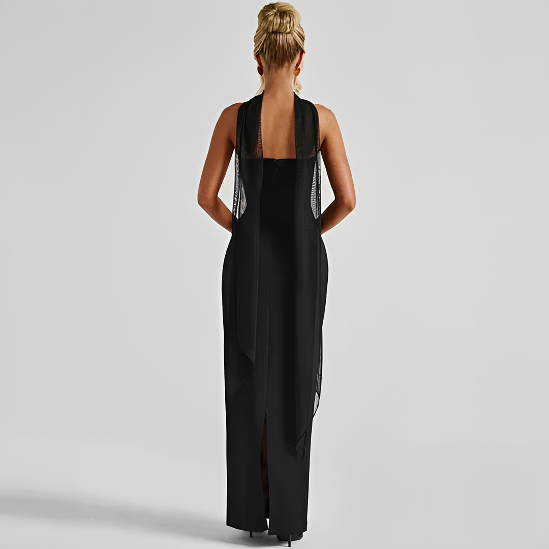 Carmila - Ein elegantes schulterfreies Oberteil in einem eng anliegenden Kleid