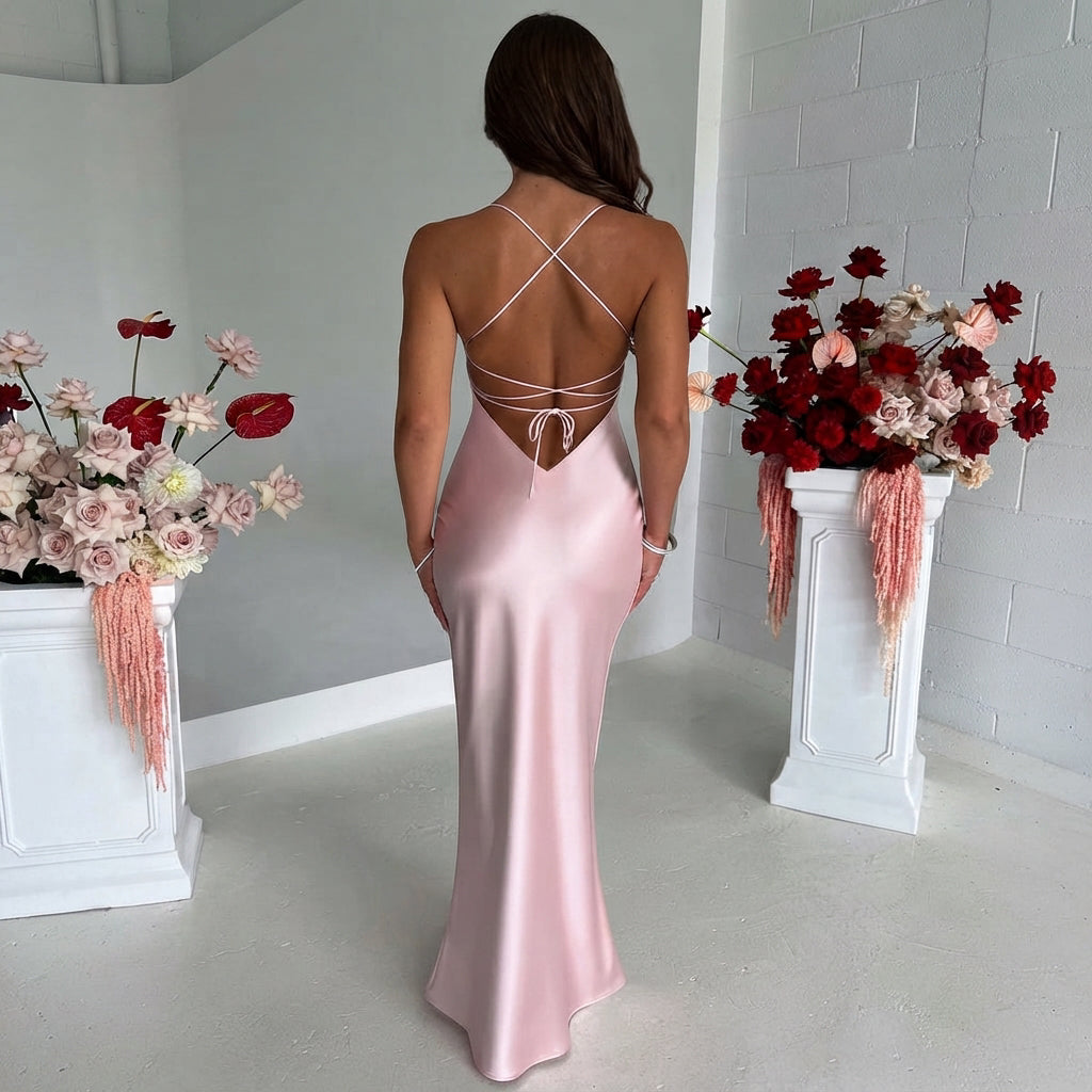 Melika - Glänzendes, anliegendes Maxikleid
