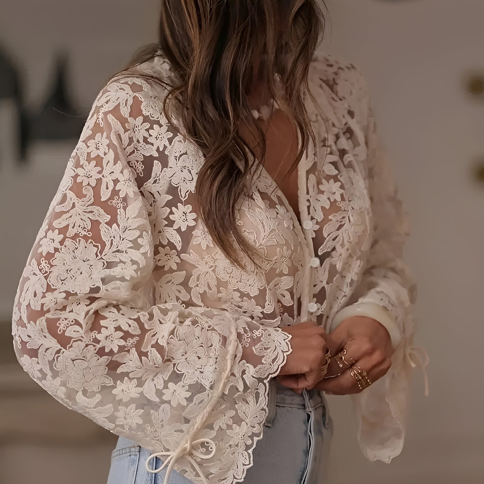 Alexia - Modische Bluse mit Blumenverzierung