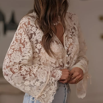 Alexia - Modische Bluse mit Blumenverzierung