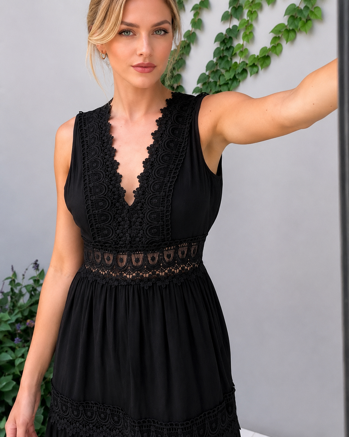 Shaquira - Trendiges Kleid mit V-Ausschnitt