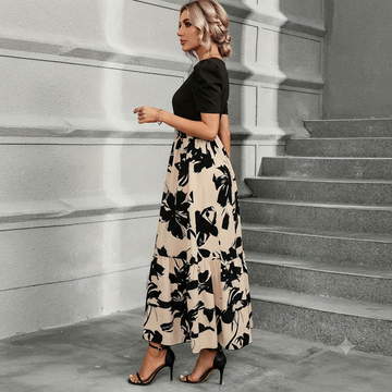 Astrid - Stilvolles Kleid mit Blumendesign