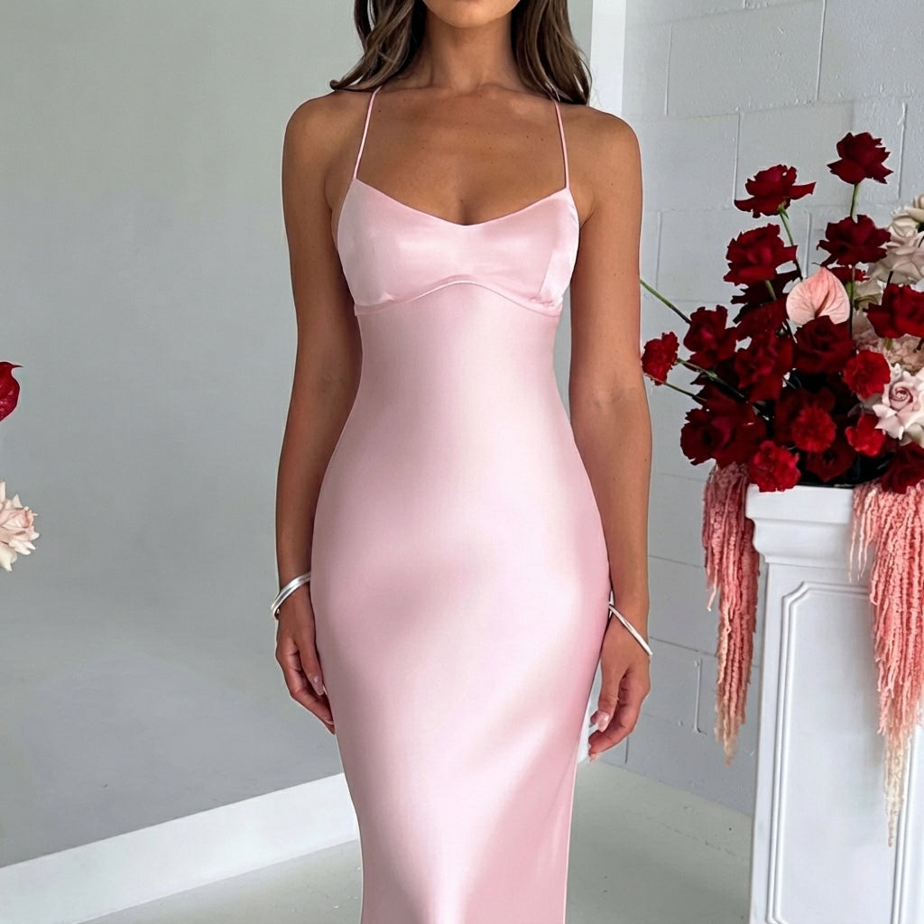 Melika - Glänzendes, anliegendes Maxikleid