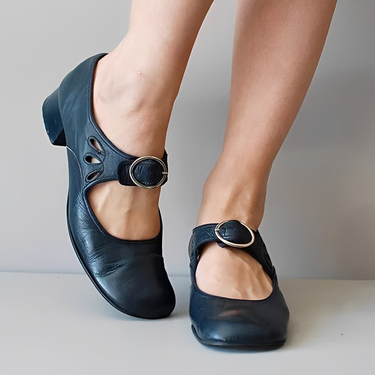 Navie - Komfortable Zehensandalen mit rundem Design