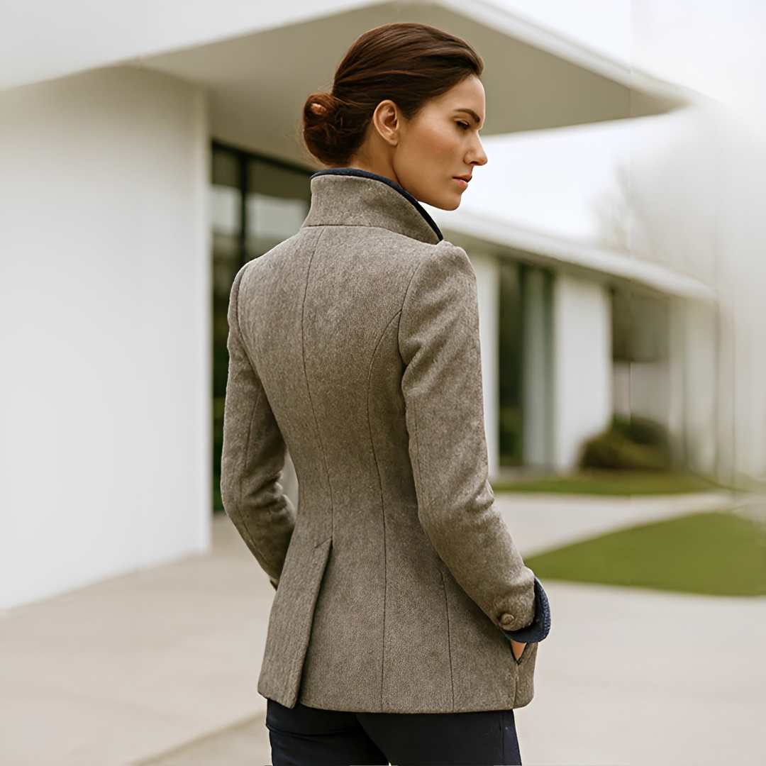 Valerie - Modische Jacke mit hohem Kragen