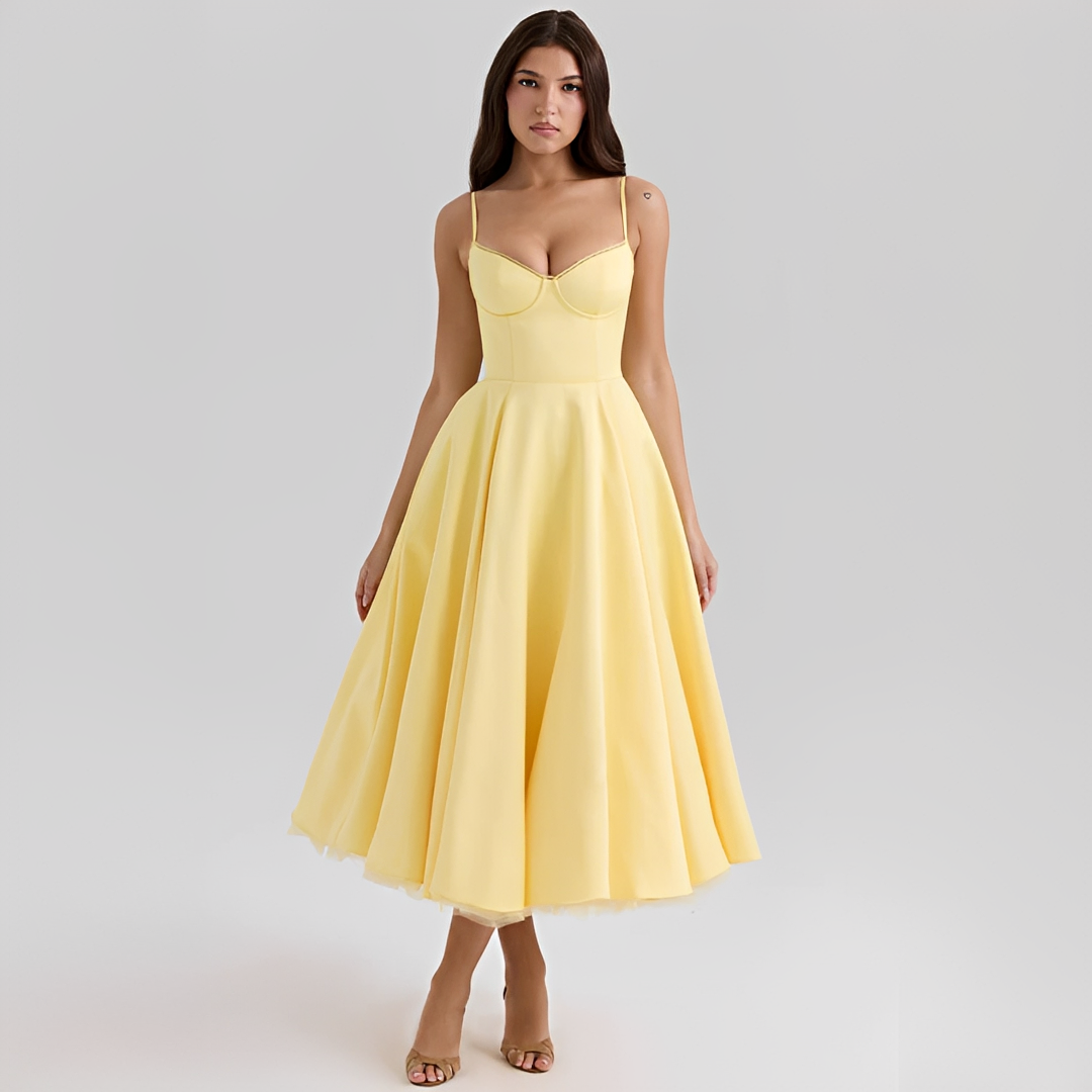 Zendaya - Elegantes Kleid mit doppelter Lage