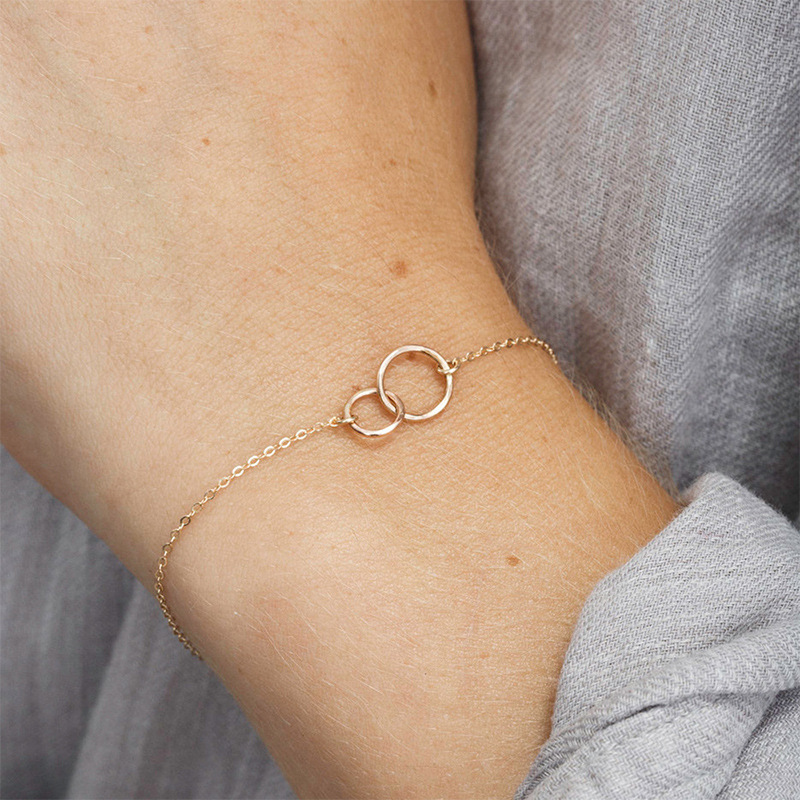 Verschlungenes Ringarmband - Verschlungene Ringe