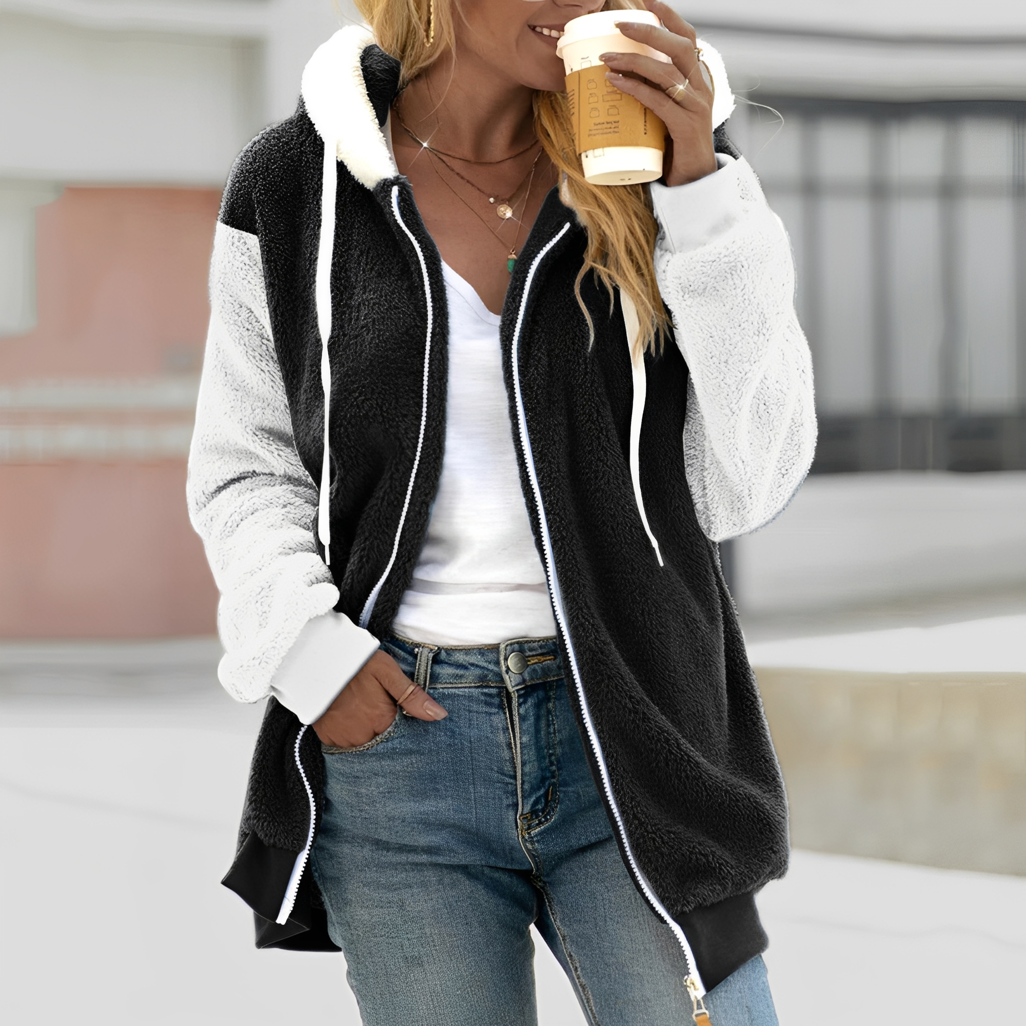 Chloe - Bequeme Damenjacke mit Kapuze