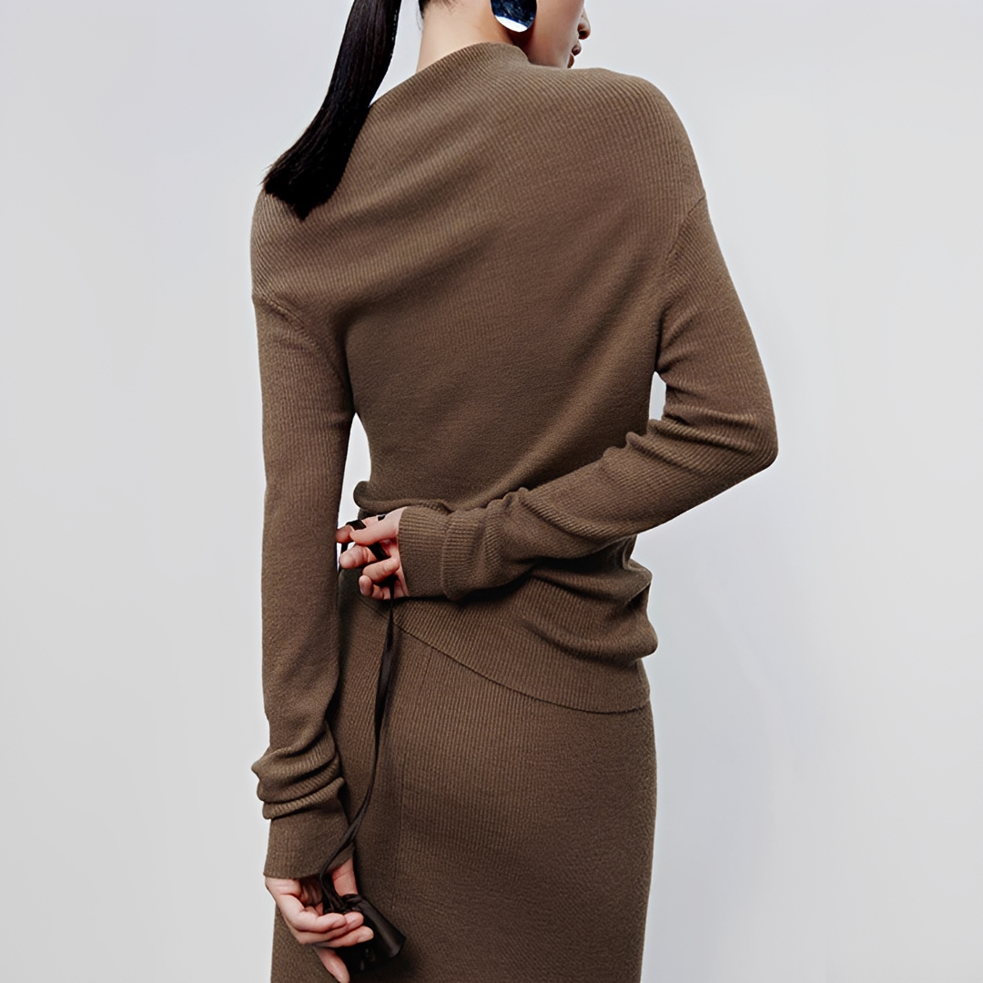 Larissa - Langärmliges Shirt mit asymmetrischem Design