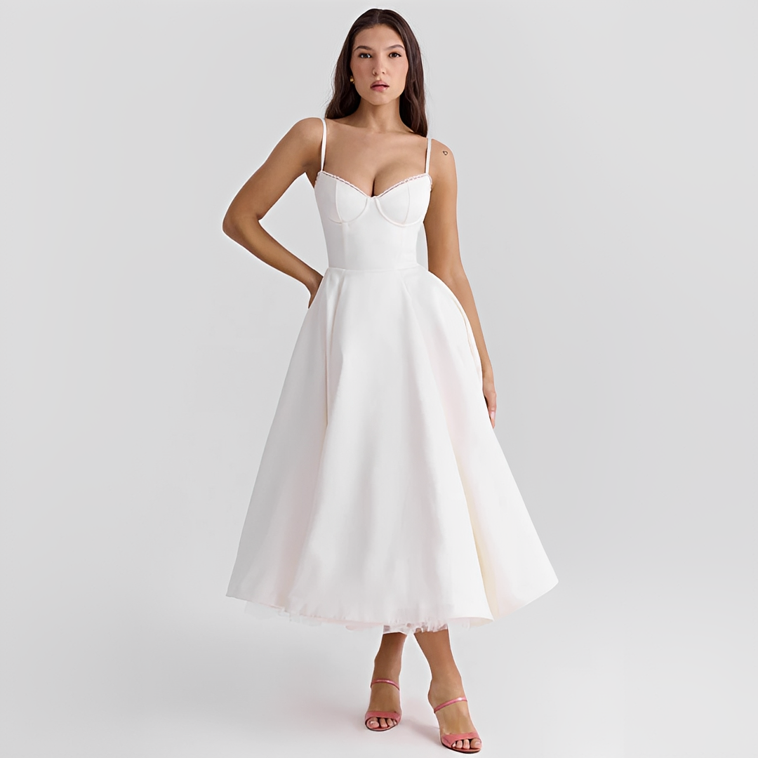 Zendaya - Elegantes Kleid mit doppelter Lage