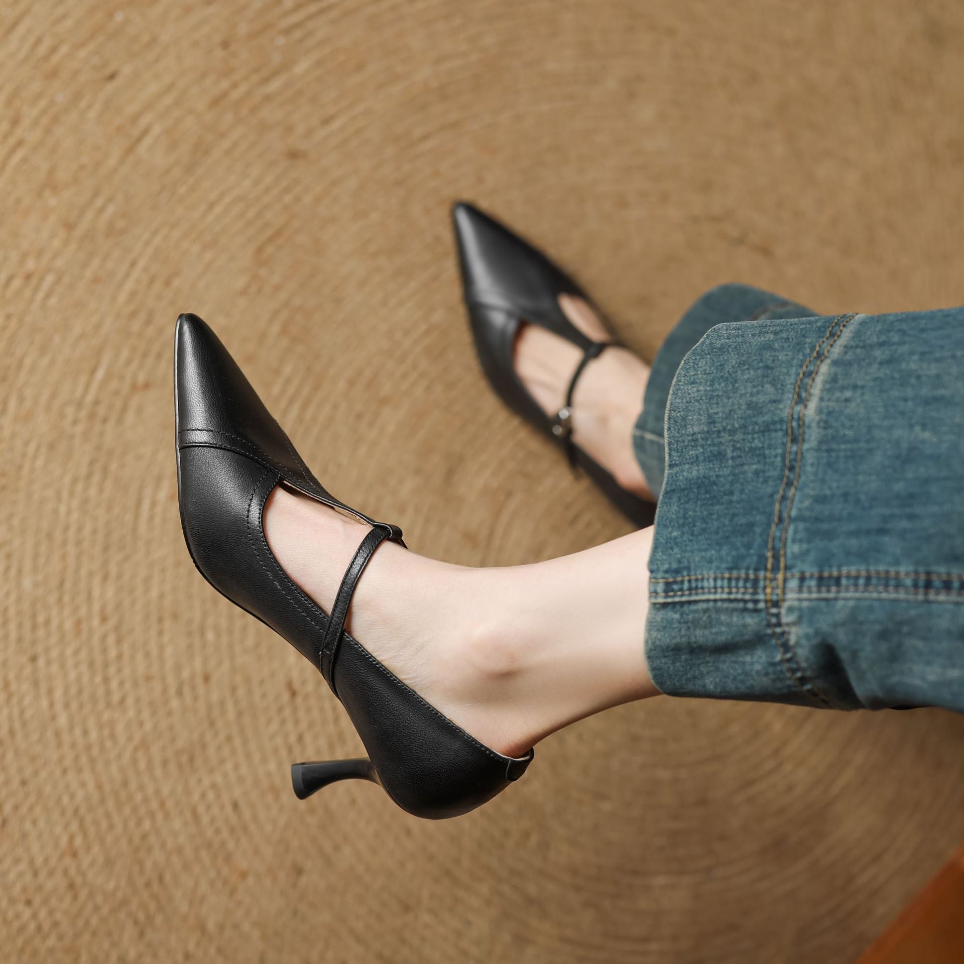 Ellis - Elegante Stiletto-Absätze mit T-Riemen