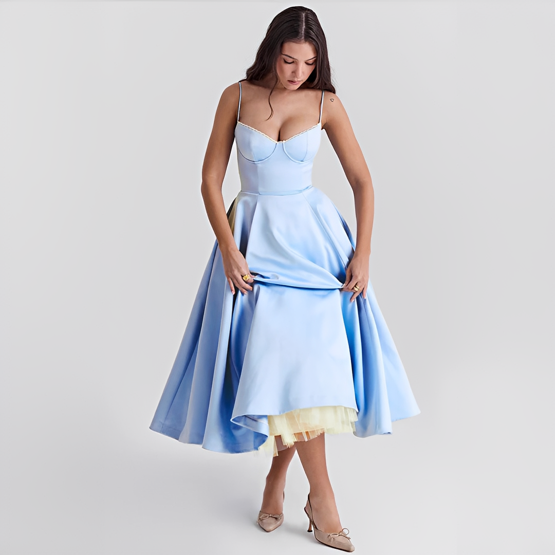 Zendaya - Elegantes Kleid mit doppelter Lage