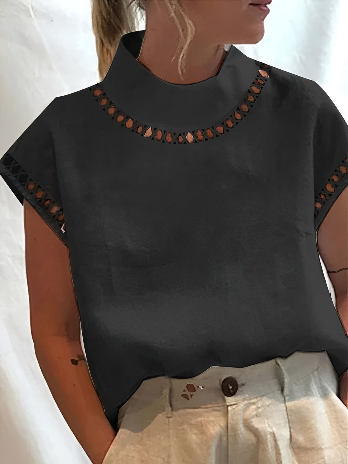 Nannie - Stilvolles Damen-Top mit Ausschnitt