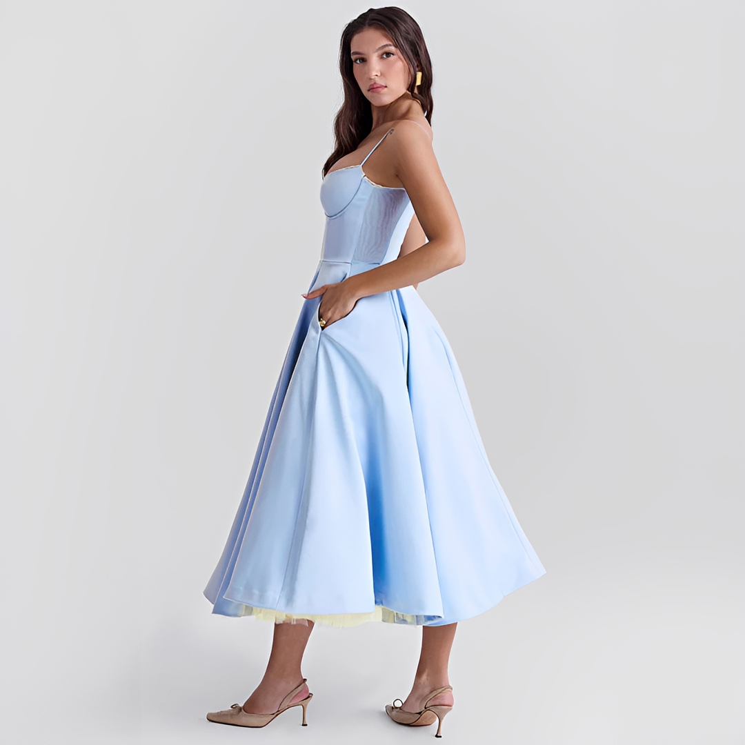 Zendaya - Elegantes Kleid mit doppelter Lage