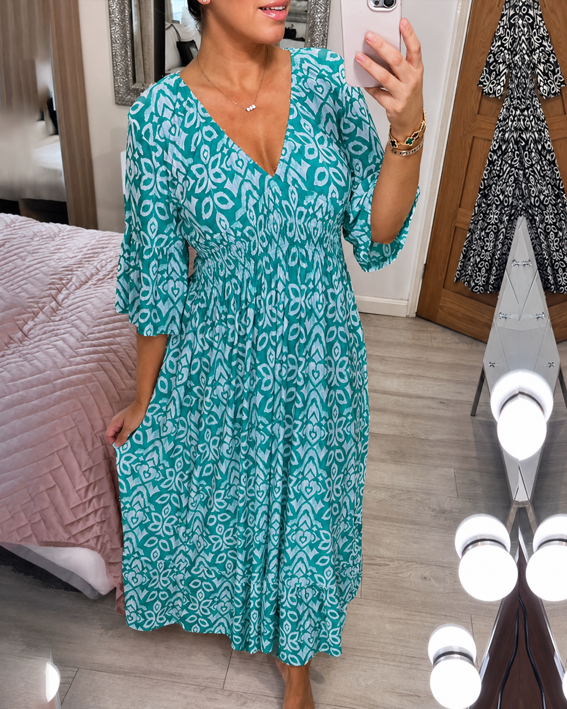 Yvonne - Elegantes Kleid mit Highlights