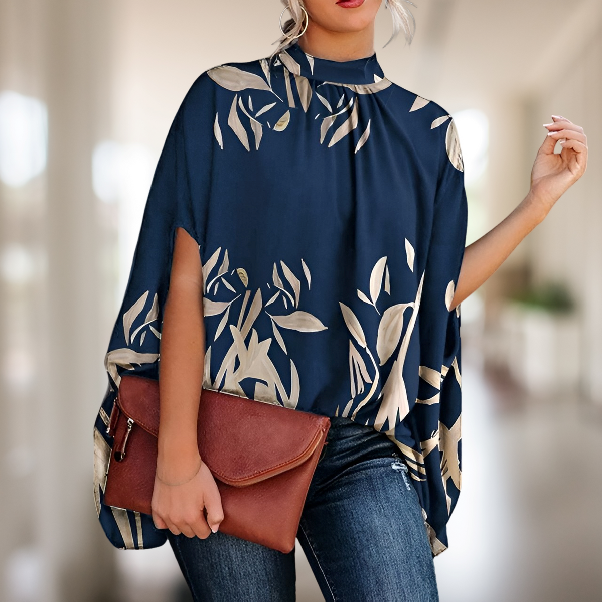 Adreene - Modische Bluse mit ausgestelltem Schnitt