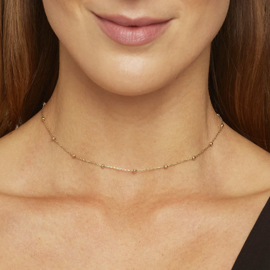 Kette mit Einlagen - Kette aus runden Perlen