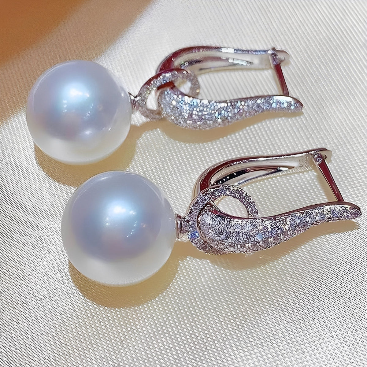 Thalia – Eleganter Clip-Ohrring mit feinem Zirkonia-Effekt