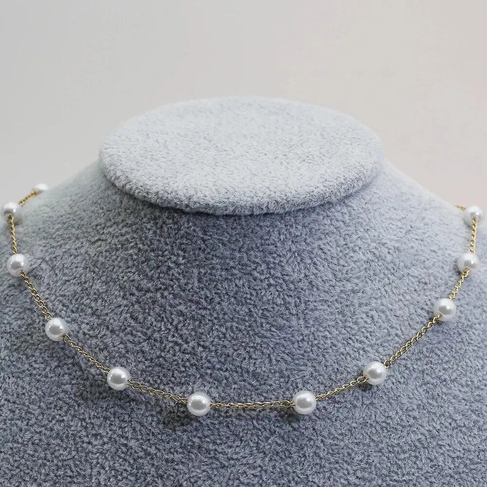 Vivienne – Kette mit goldenen Perlen