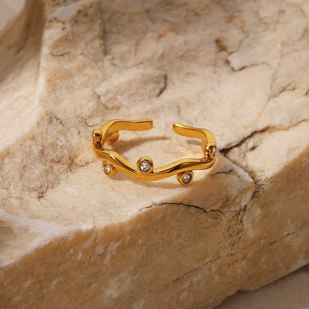 Willow – Goldring in Blattform mit veränderbaren Zirkonias