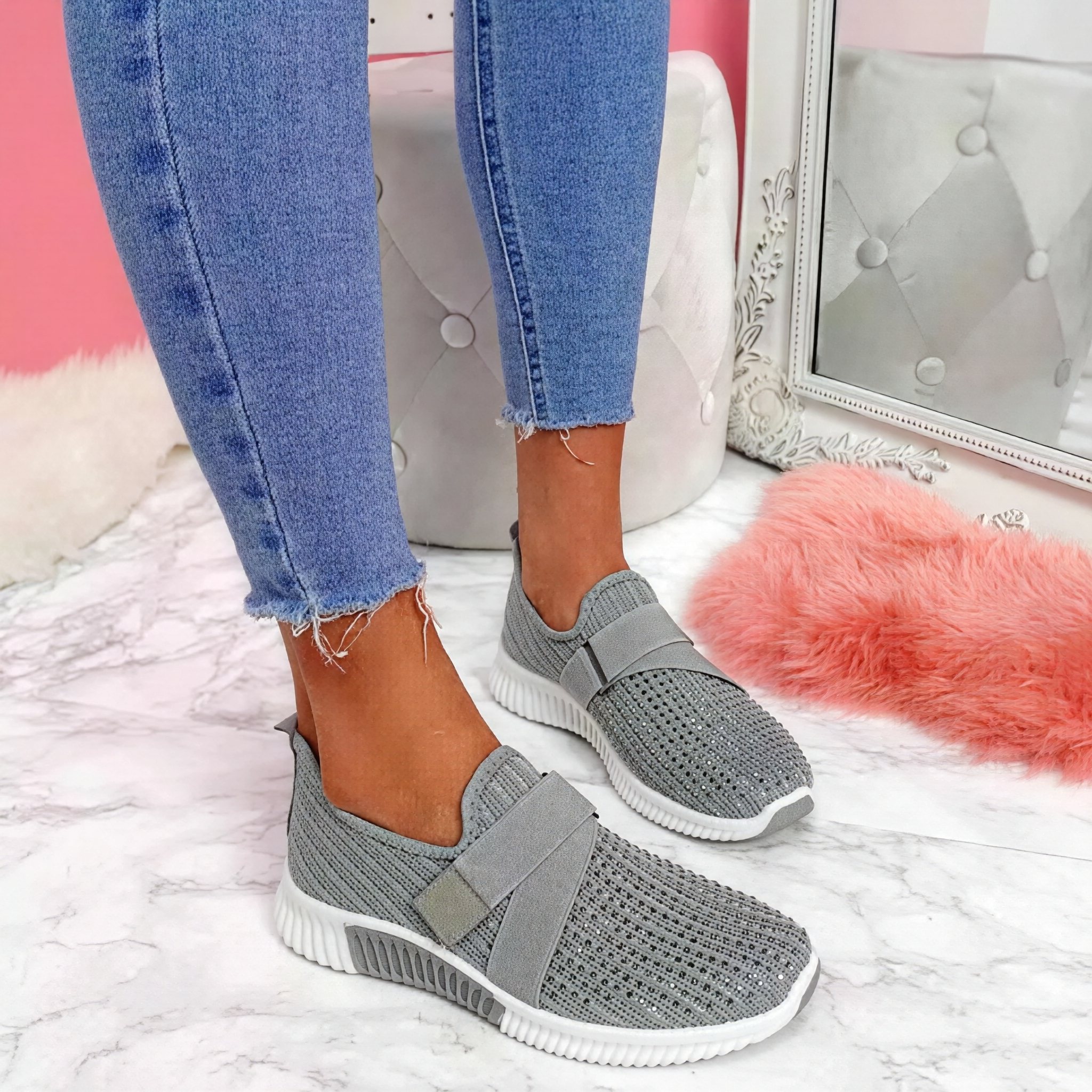 Kinsley - Slip-On Schuhe mit Kristallverzierungen