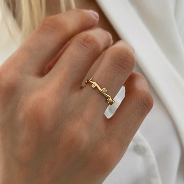 Willow – Goldring in Blattform mit veränderbaren Zirkonias