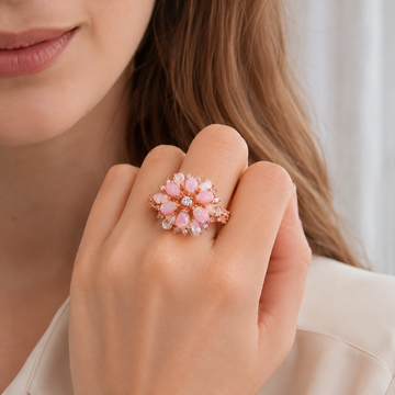 Rian – Filigraner Ring mit Feueropal-Blüte