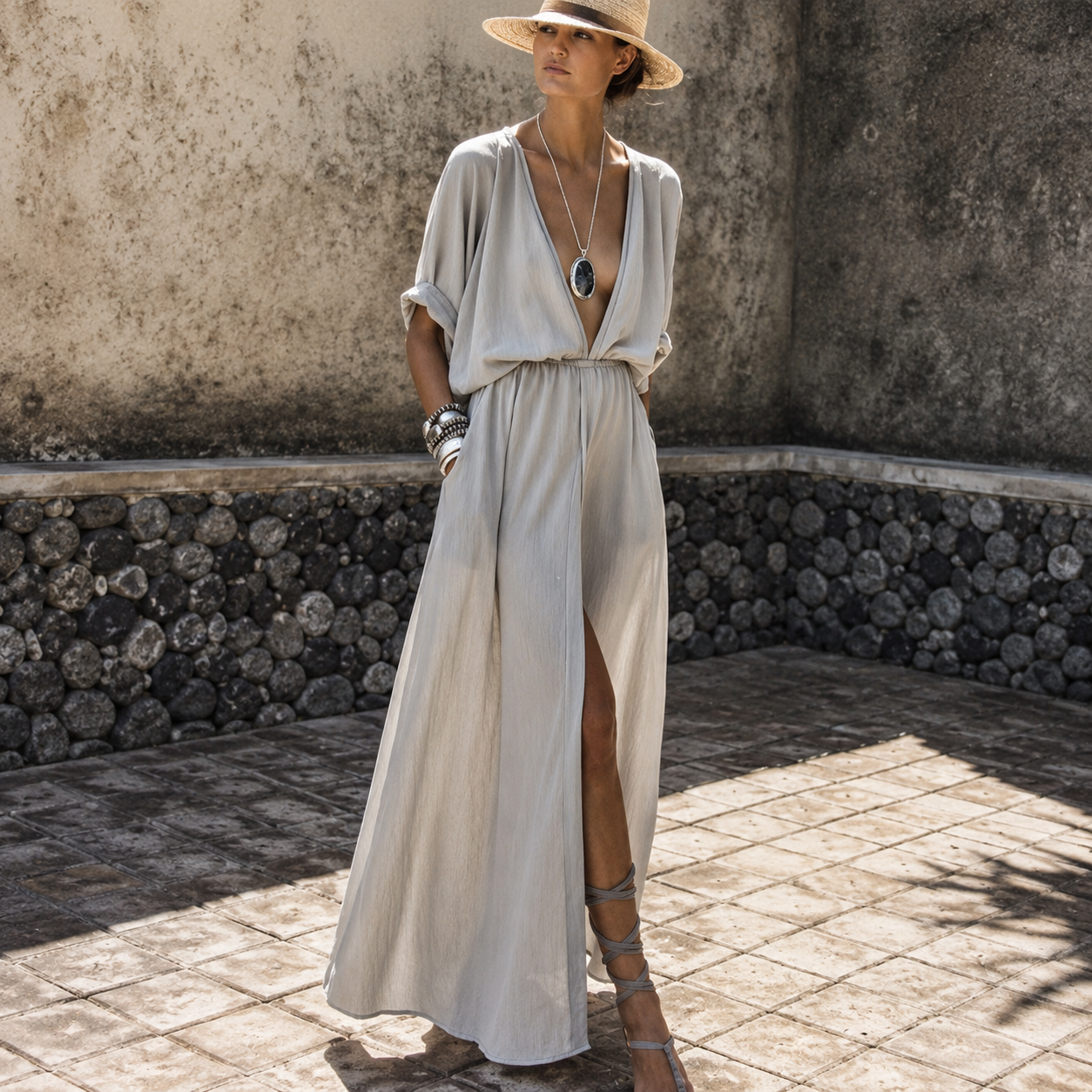 Nicole - Stilvolles langes Kleid mit auffälligem Seitenschlitz