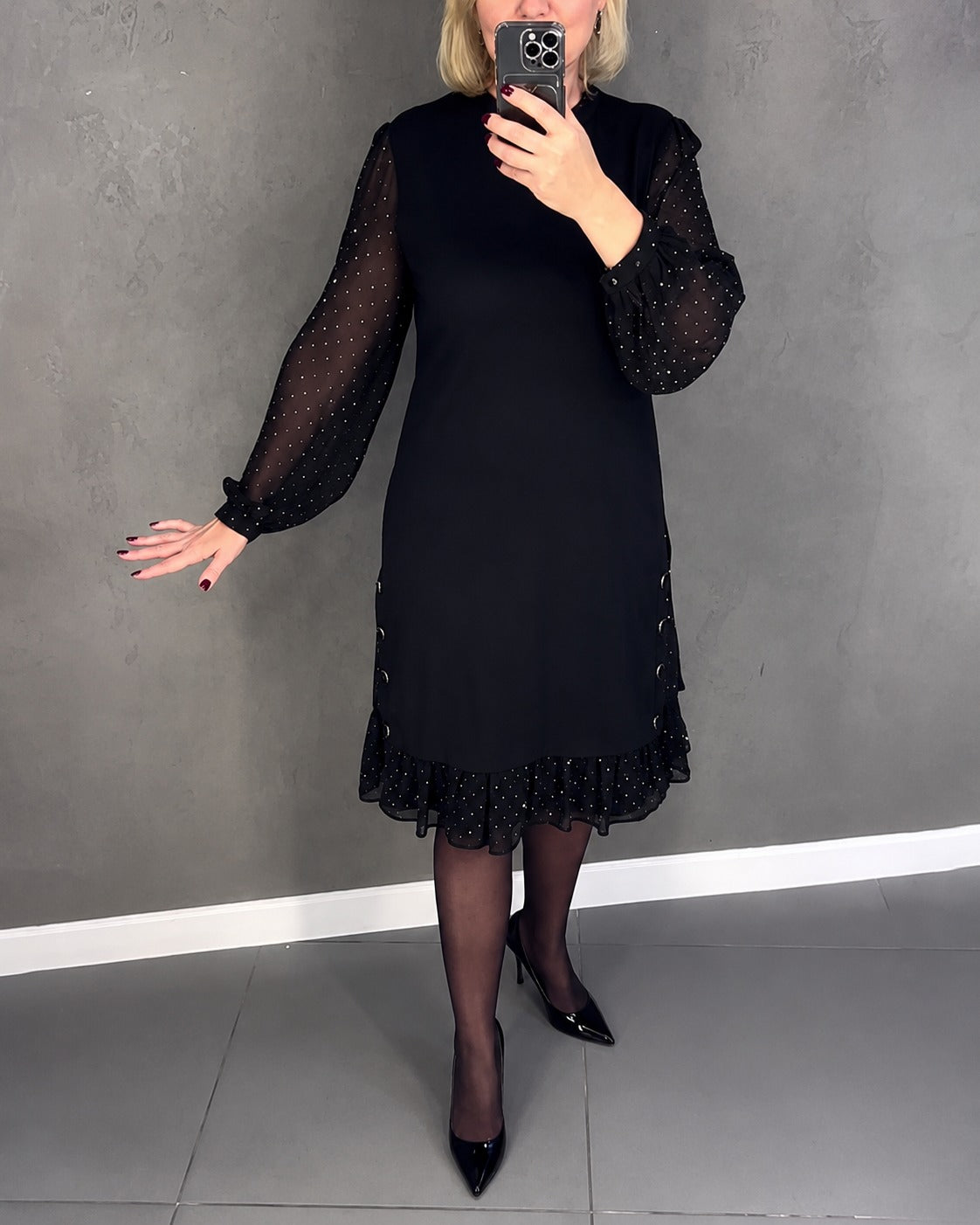 Gabriela - Elegantes langärmeliges Kleid mit Punkten