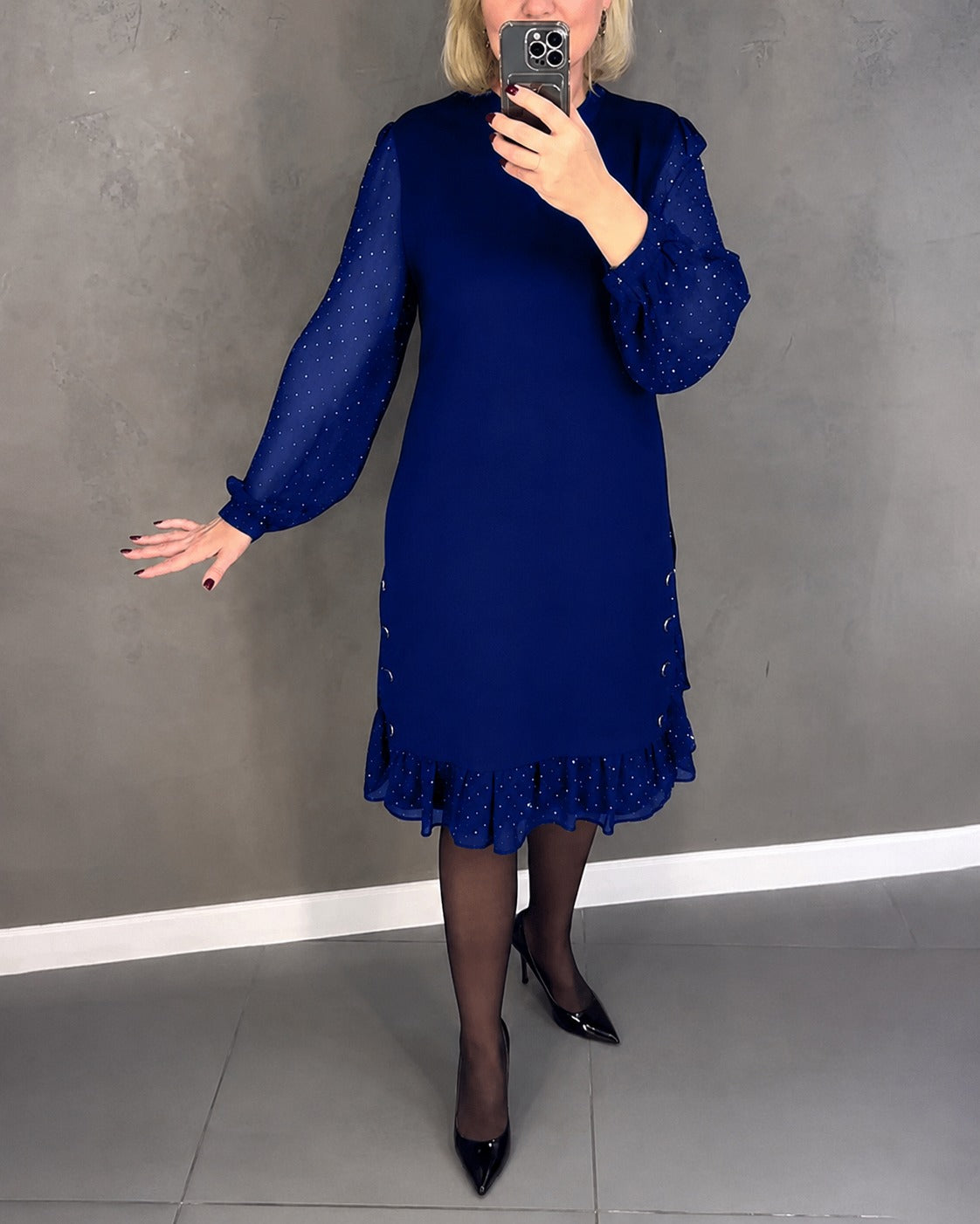 Gabriela - Elegantes langärmeliges Kleid mit Punkten