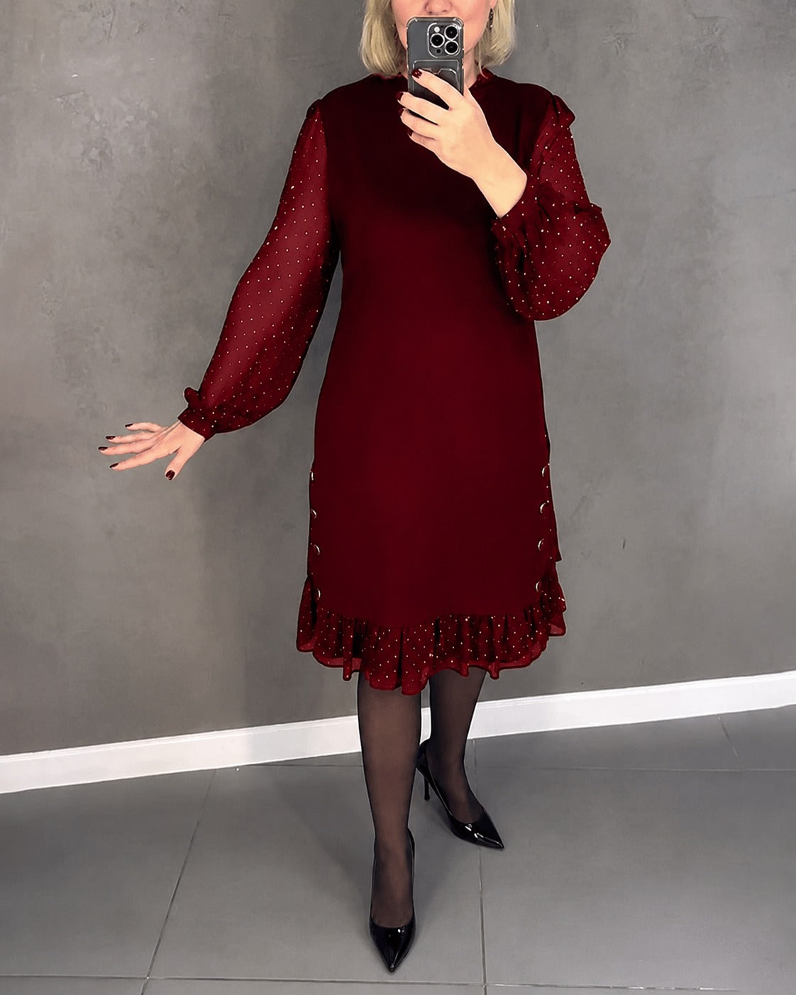 Gabriela - Elegantes langärmeliges Kleid mit Punkten