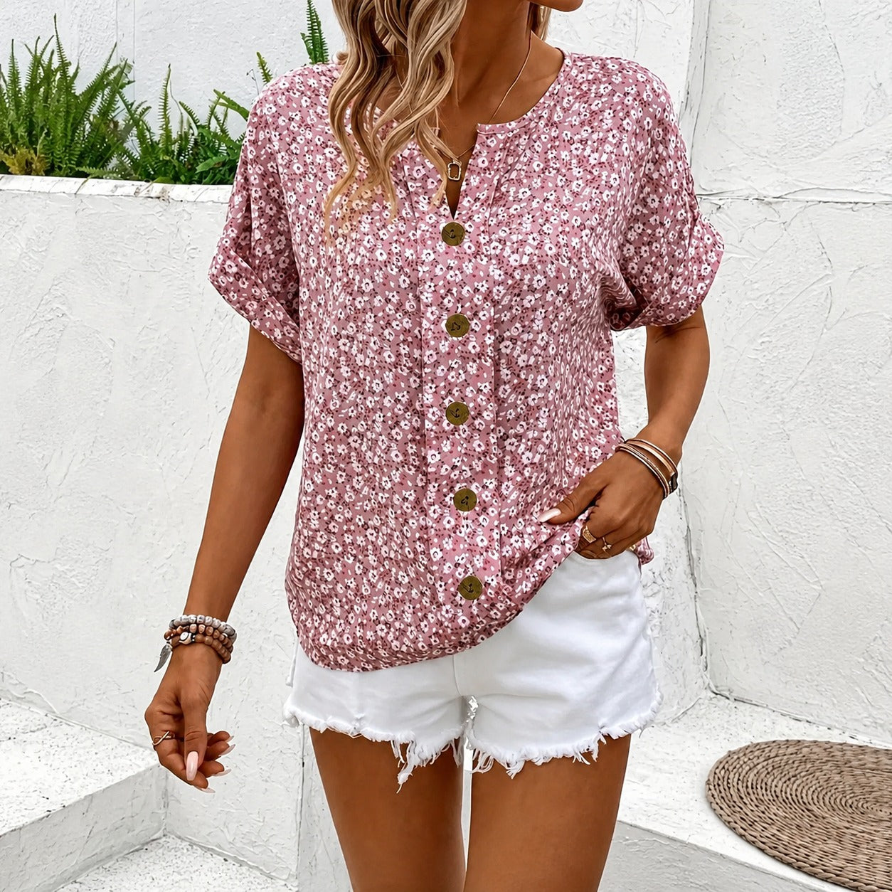 Lina - Sommer-Top mit Blumenmuster und femininem Detail