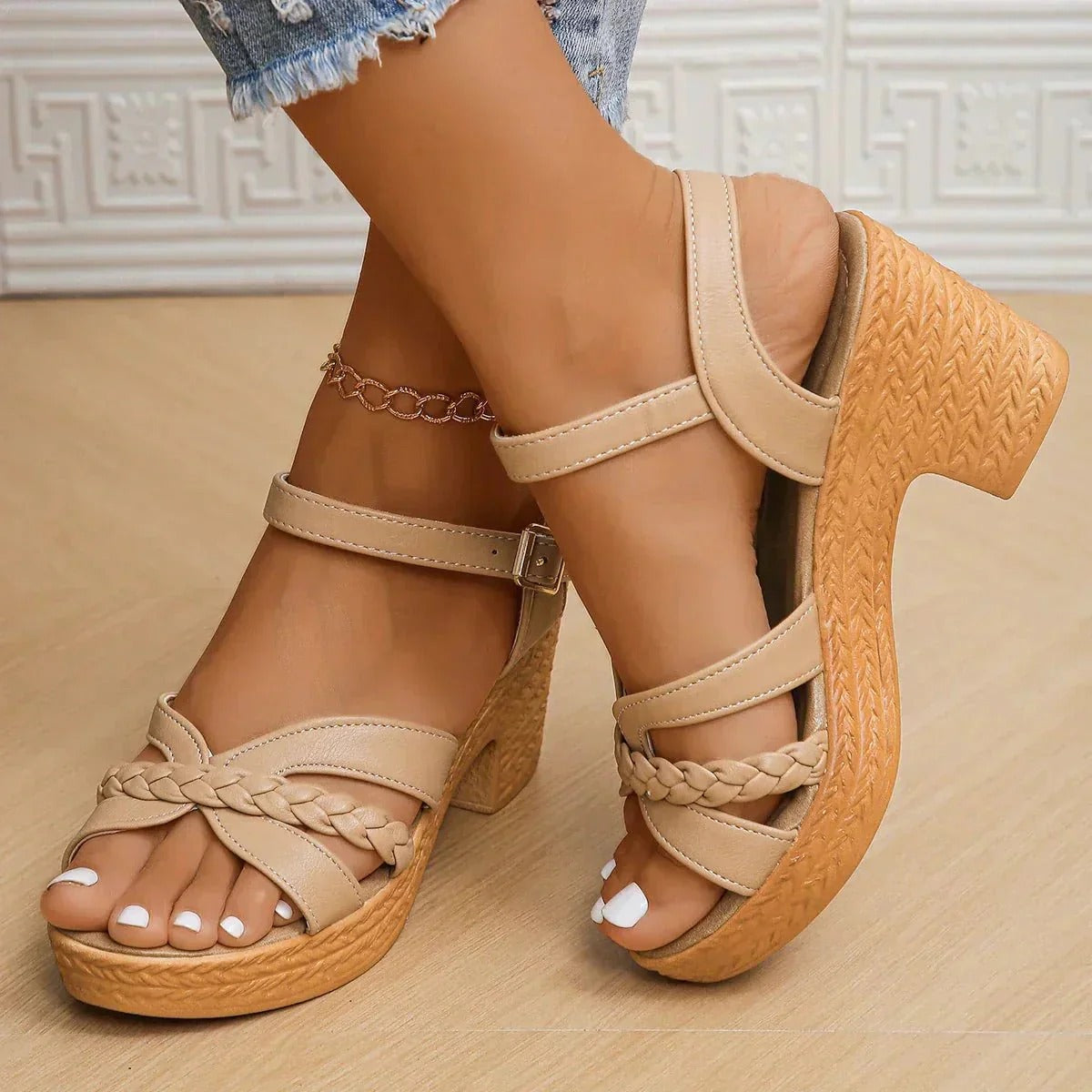 Ffion - Modische, solide Sandalen