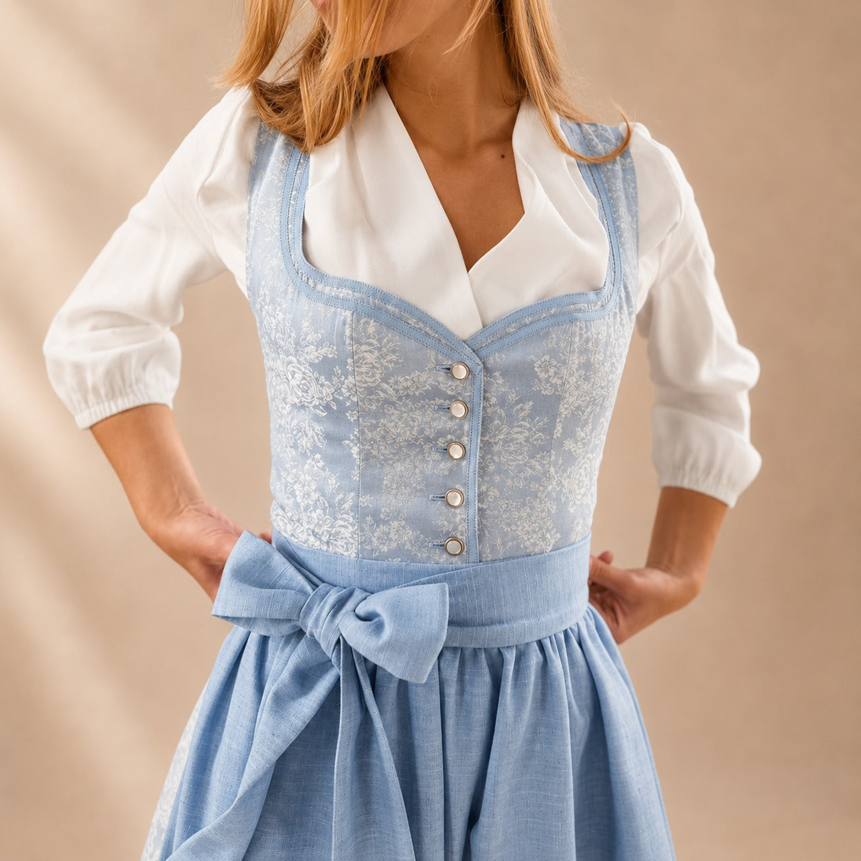 Cora - Traditionelles Oktoberfestkleid mit Schleife