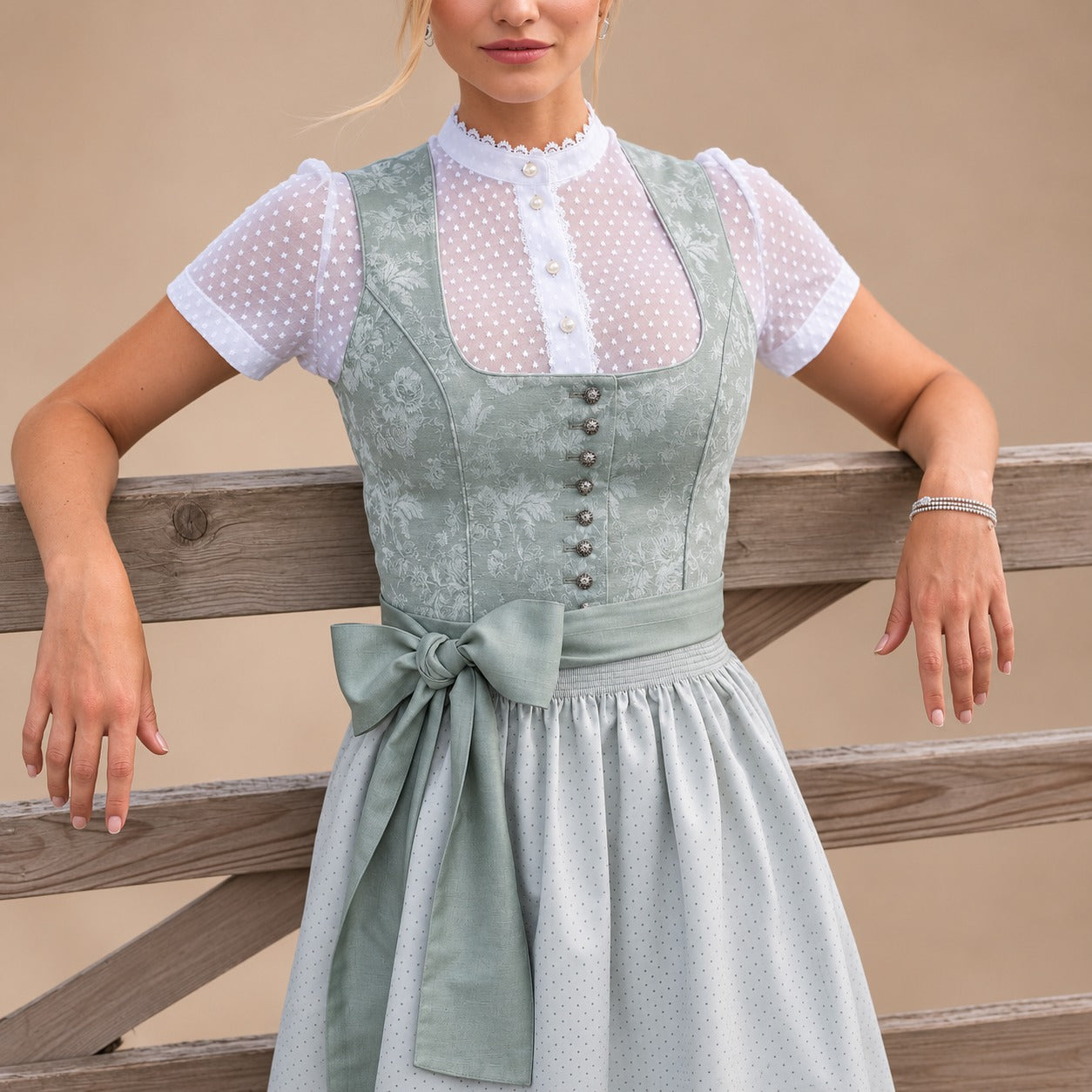 Cora - Traditionelles Oktoberfestkleid mit Schleife