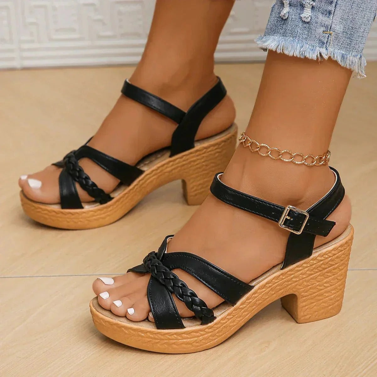 Ffion - Modische, solide Sandalen