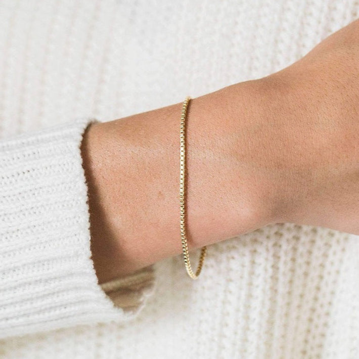 Victoria – Goldfarbenes Kettenarmband