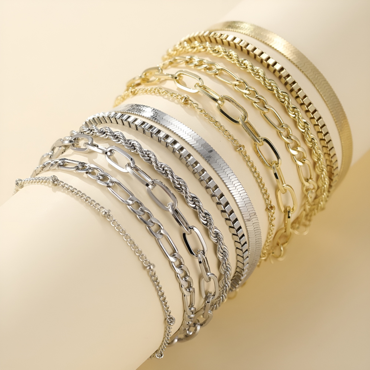 Elara – Set aus schlichten Armbändern für Frauen