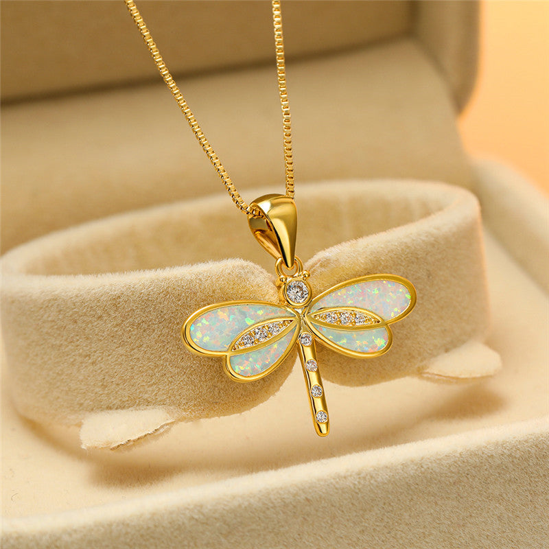 Maggie – Halskette mit goldener Libelle und Opal