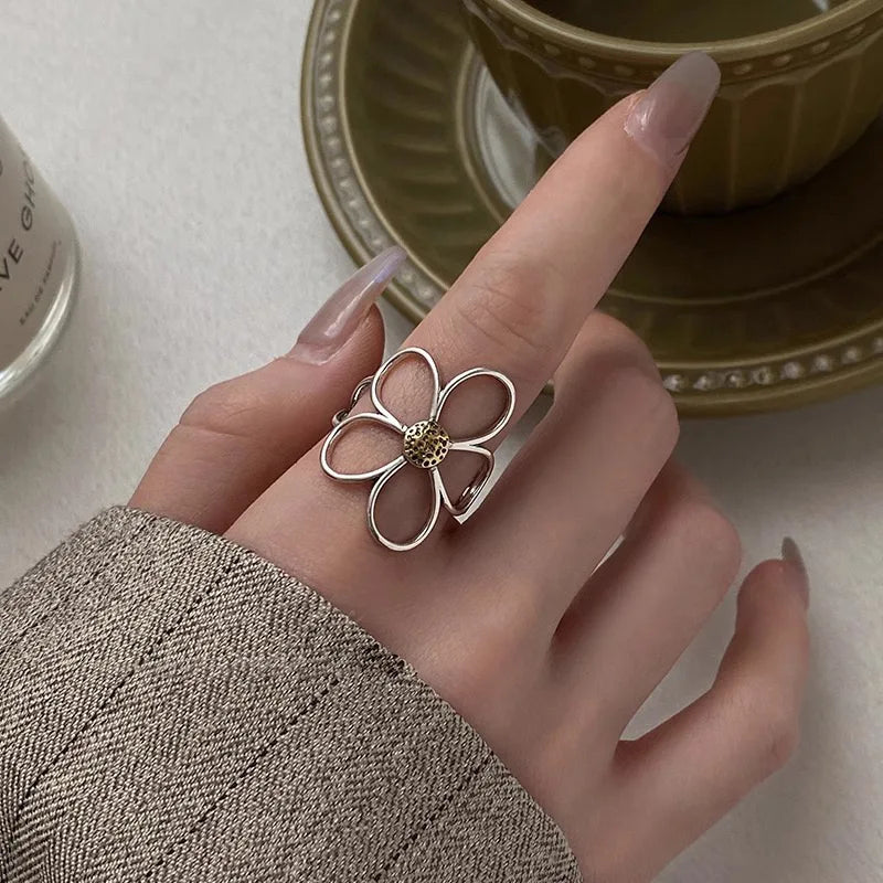 Alizee – Silberring in Blumenform